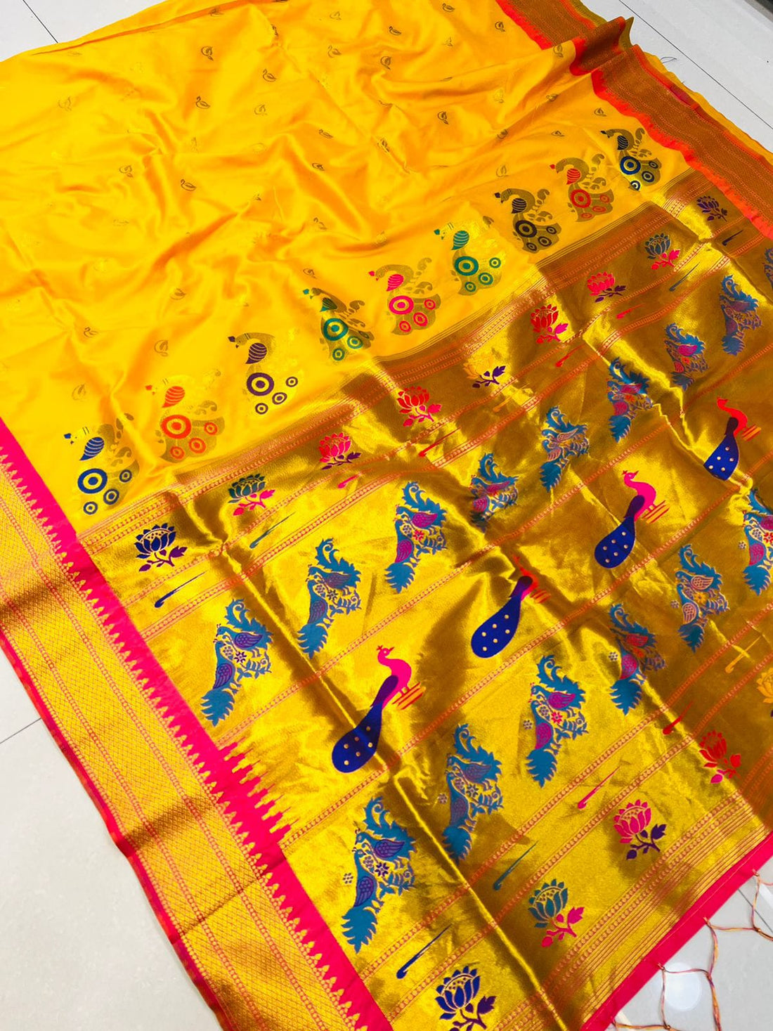 Susurrous Yellow Pure Paithani Silk Saree With Splendorous Blouse Piece