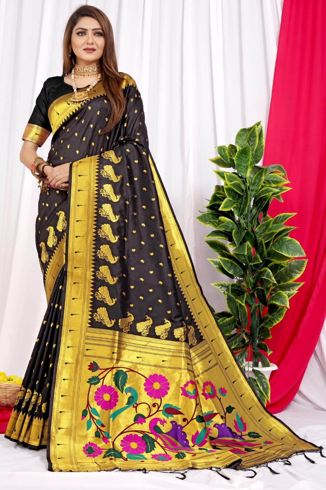 Beauteous Black Pure Paithani Silk Saree With Jazzy Blouse Piece