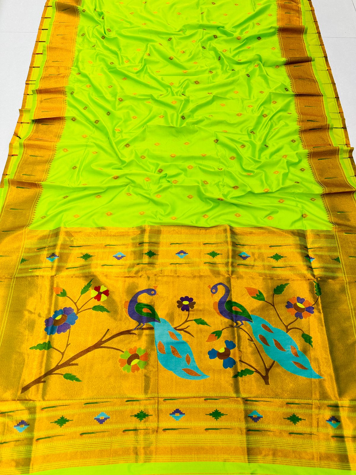 Phenomenal Parrot Paithani Silk Saree With Invaluable Blouse Piece