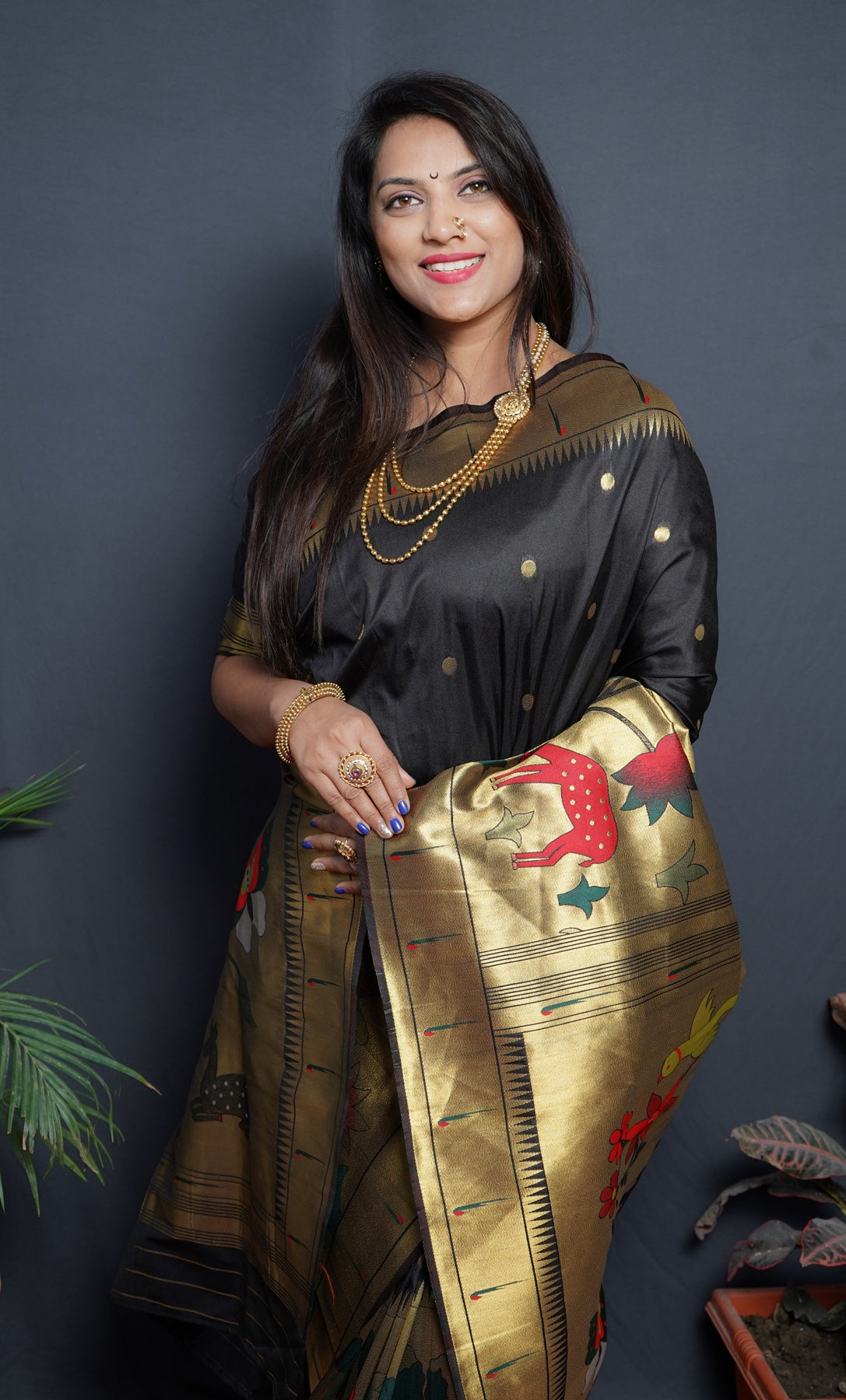 Staggering Black Paithani Silk Saree With Classy Blouse Piece