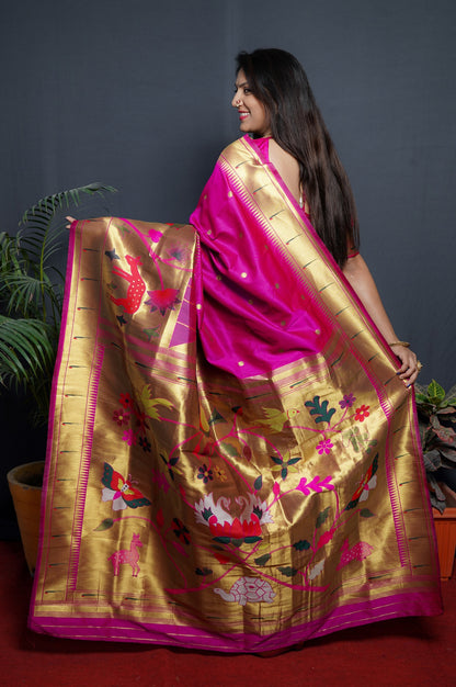 Engaging Magenta Paithani Silk Saree With Classy Blouse Piece