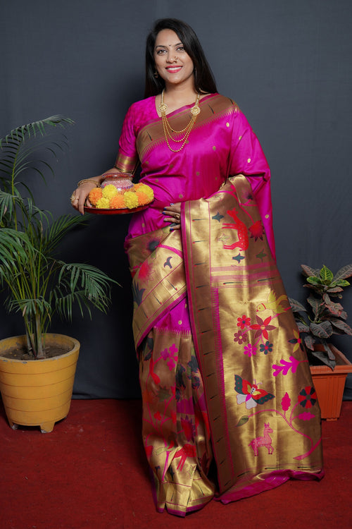 Load image into Gallery viewer, Engaging Magenta Paithani Silk Saree With Classy Blouse Piece
