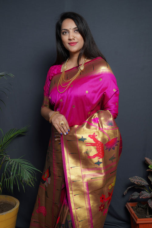 Load image into Gallery viewer, Engaging Magenta Paithani Silk Saree With Classy Blouse Piece
