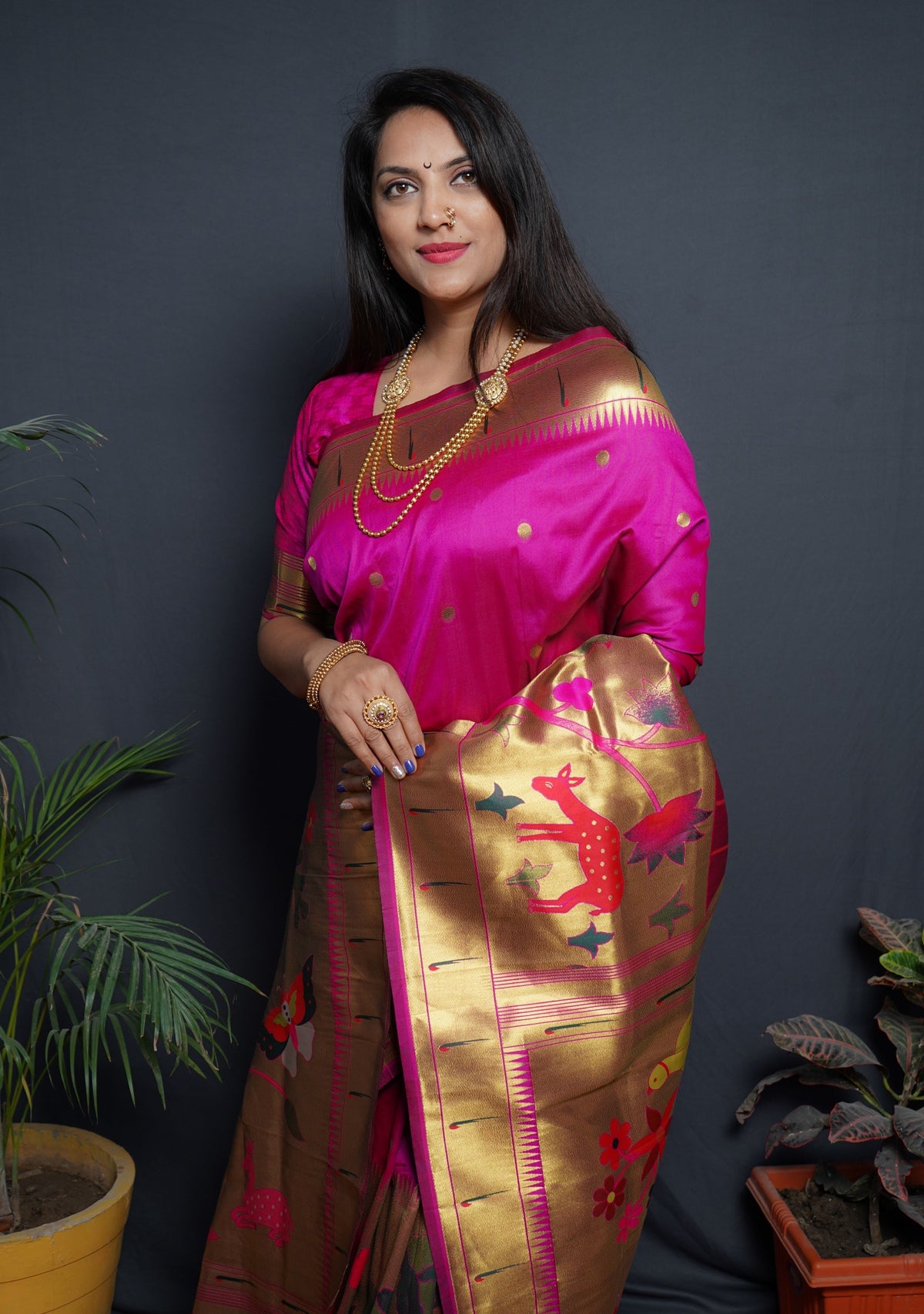 Engaging Magenta Paithani Silk Saree With Classy Blouse Piece