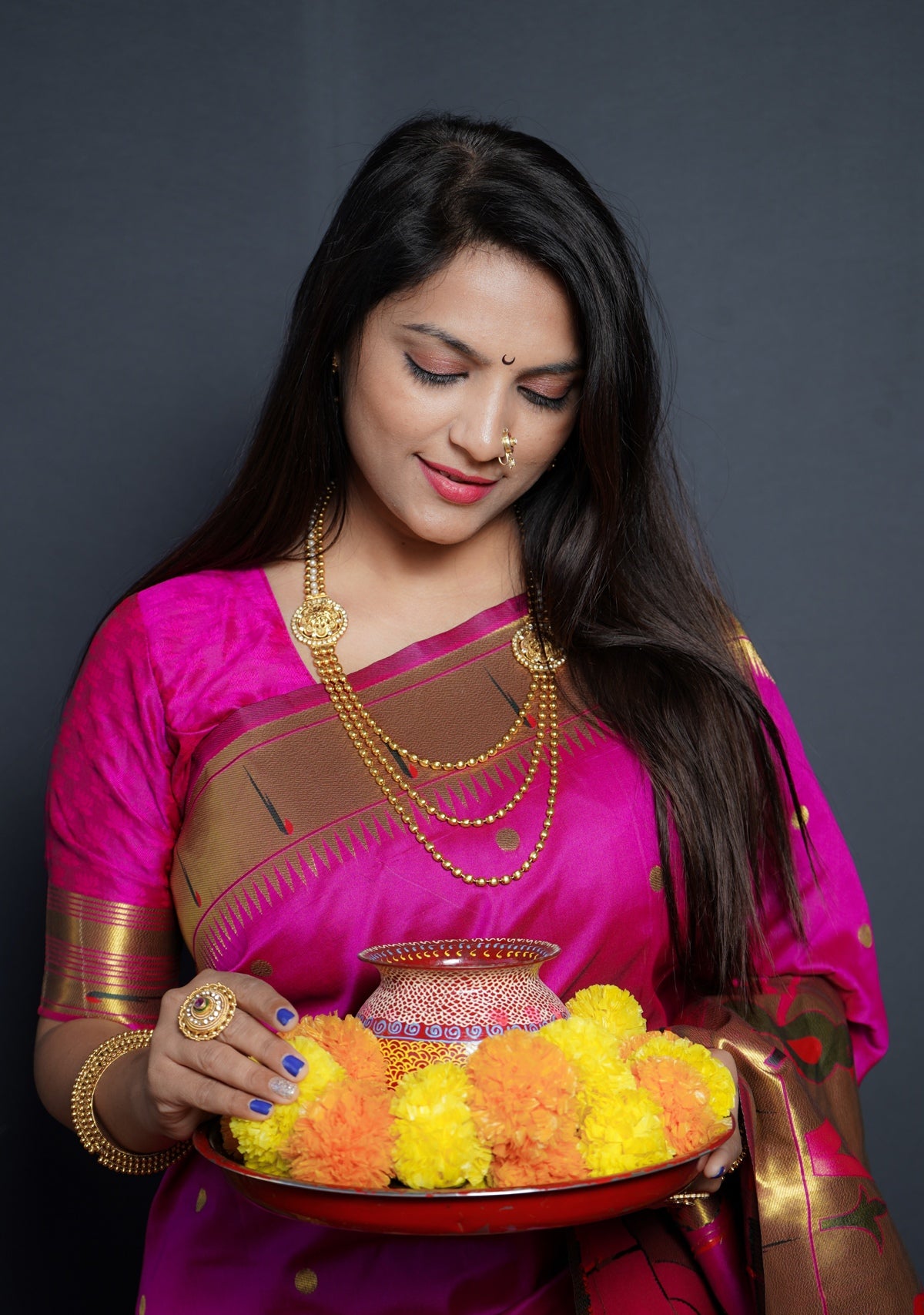 Engaging Magenta Paithani Silk Saree With Classy Blouse Piece