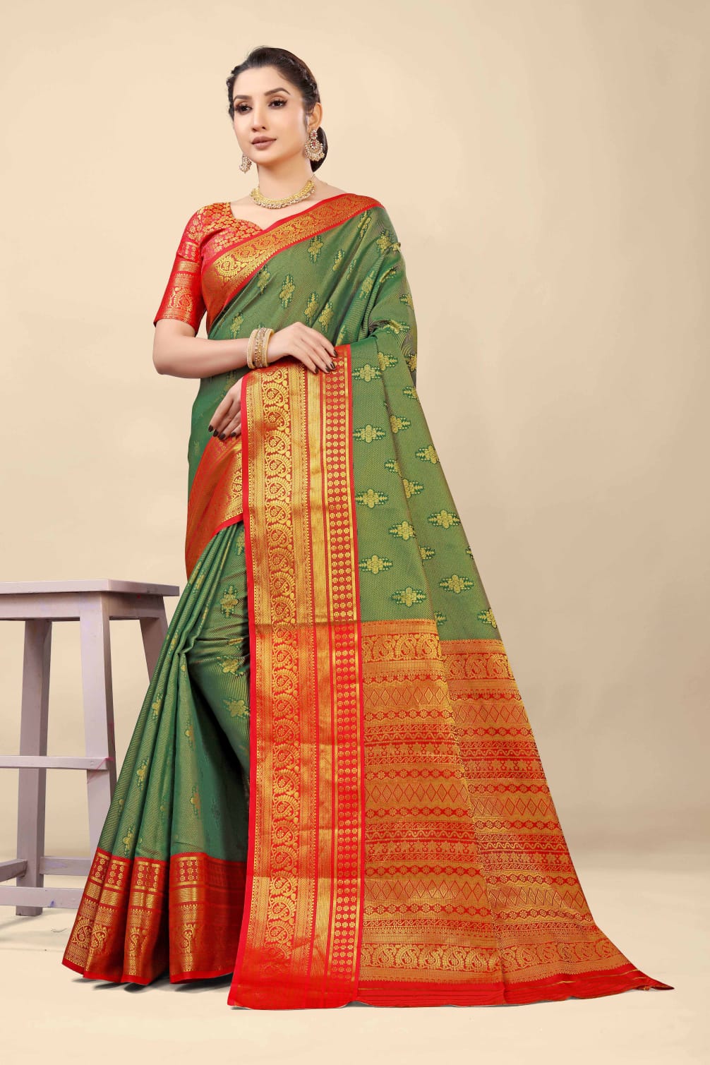 Innovative Dark Green Kanjivaram Silk With Demure Blouse Piece