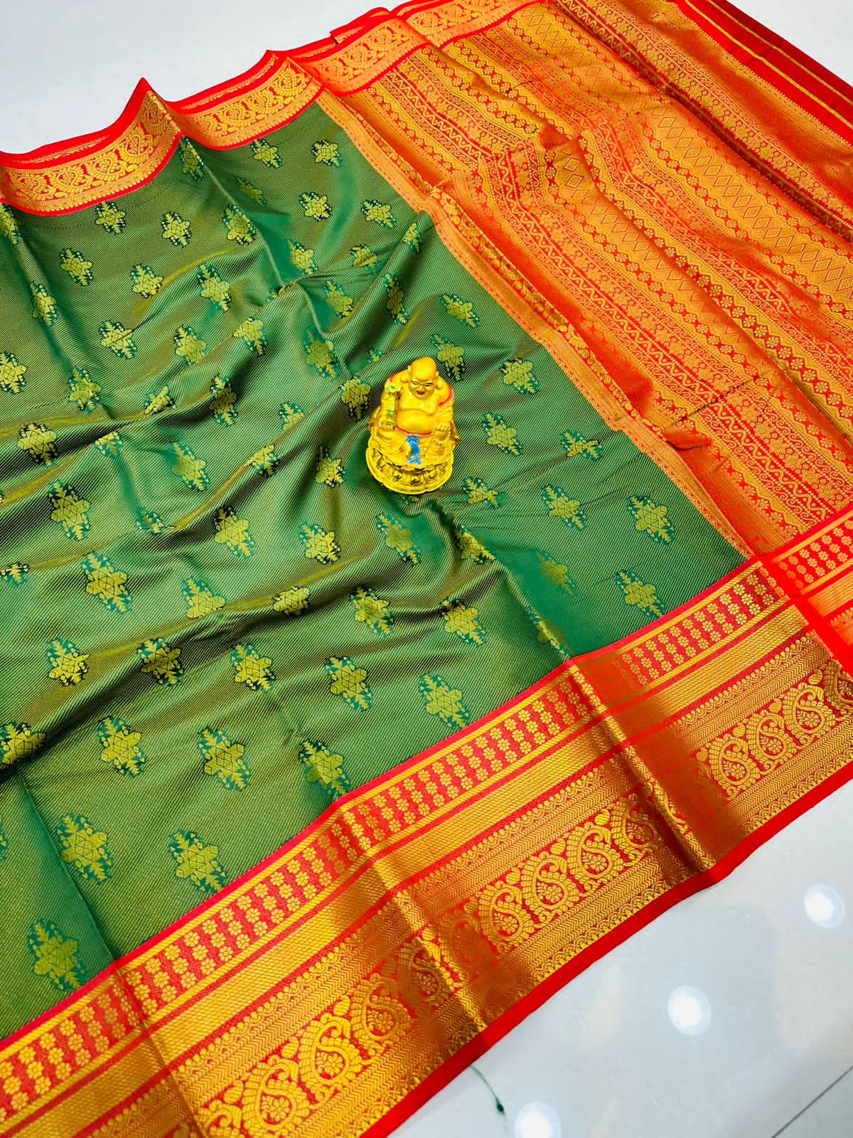 Innovative Dark Green Kanjivaram Silk With Demure Blouse Piece