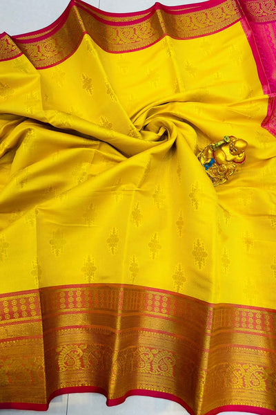 Gratifying Yellow Kanjivaram Silk With Demure Blouse Piece