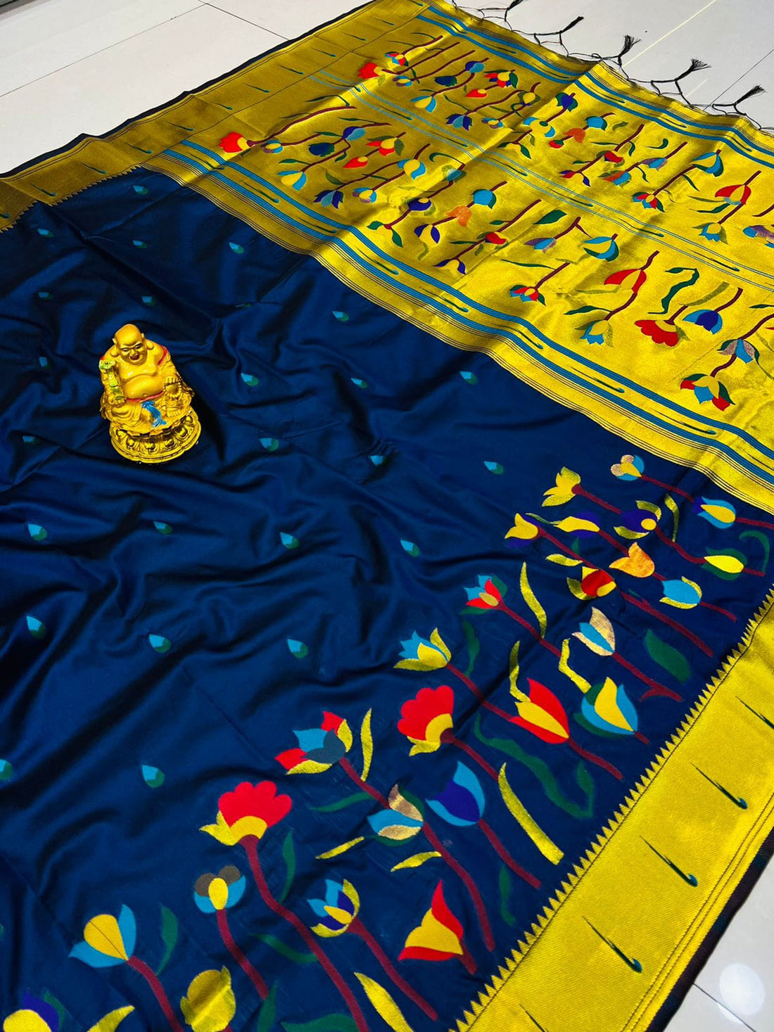 Invaluable Navy Blue Paithani Silk With Woebegone Blouse Piece