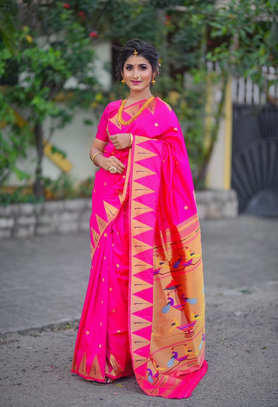 Proficient Dark Pink Paithani Silk Saree With Energetic Blouse Piece