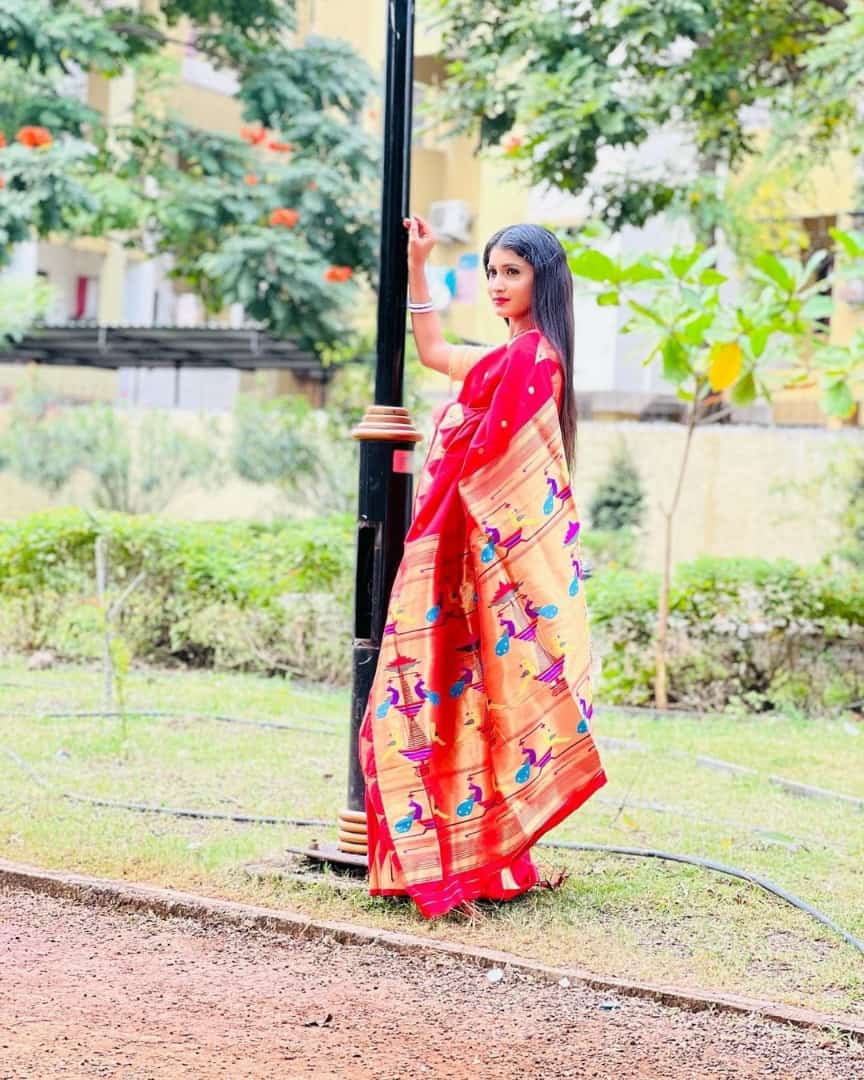 Elegant Red Paithani Silk Saree With Energetic Blouse Piece