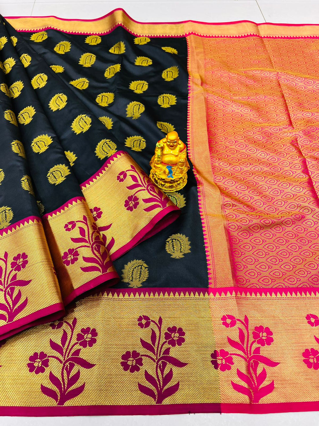 Groovy Black Banarasi Silk Saree With Most Adorable Blouse Piece