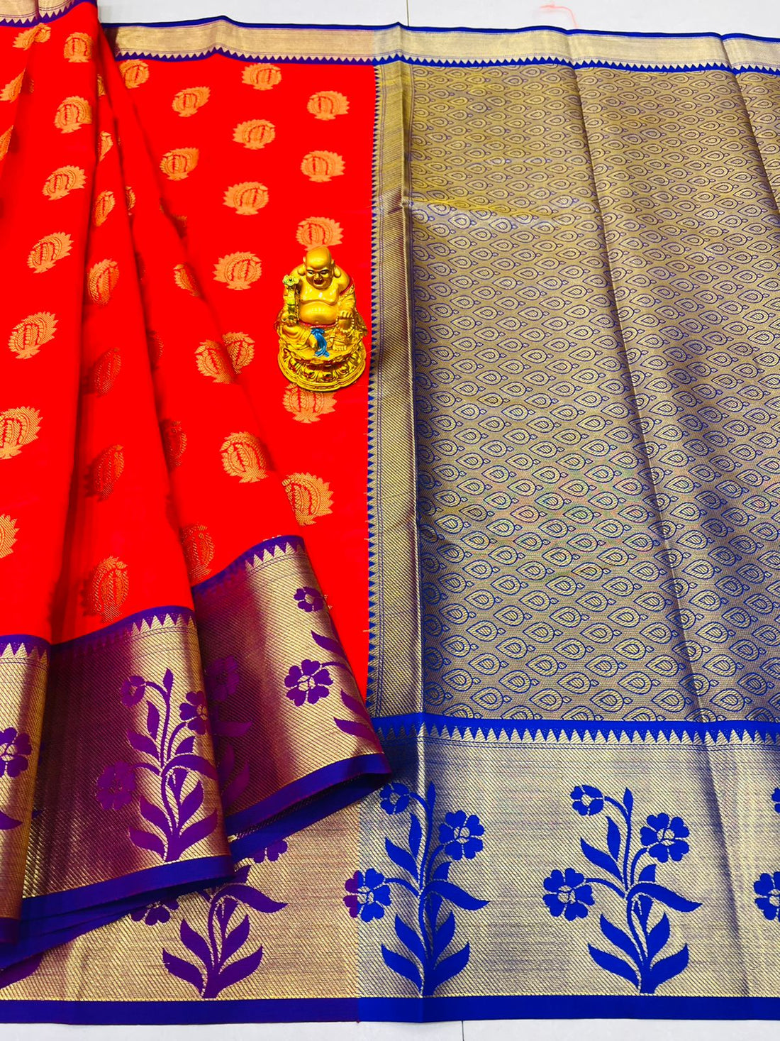 Flamboyant Red Banarasi Silk Saree With Most Adorable Blouse Piece