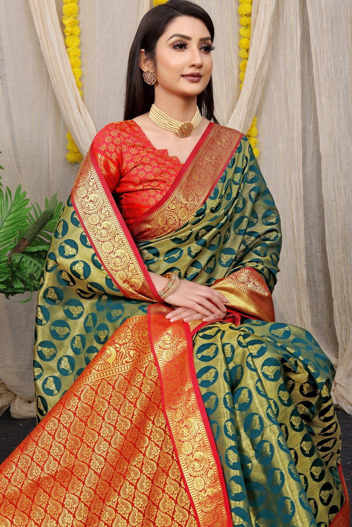 Arresting Dark Green Kanjivaram Silk With Palimpsest Blouse Piece