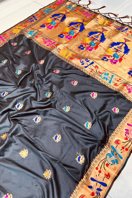 Load image into Gallery viewer, A glam Black Paithani Silk Saree With Gorgeous Blouse Piece
