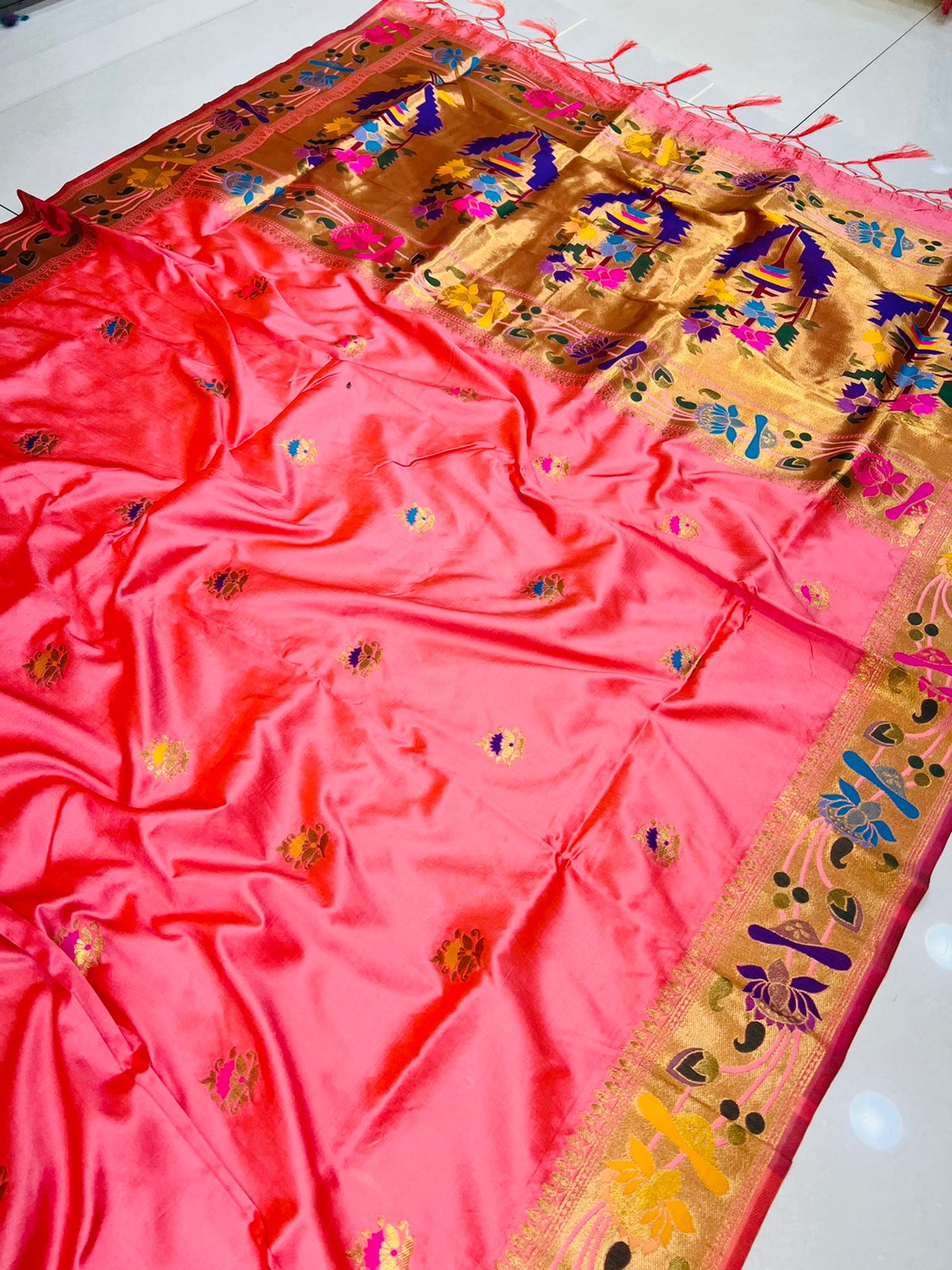 An insanely Pink Paithani Silk Saree With Gorgeous Blouse Piece