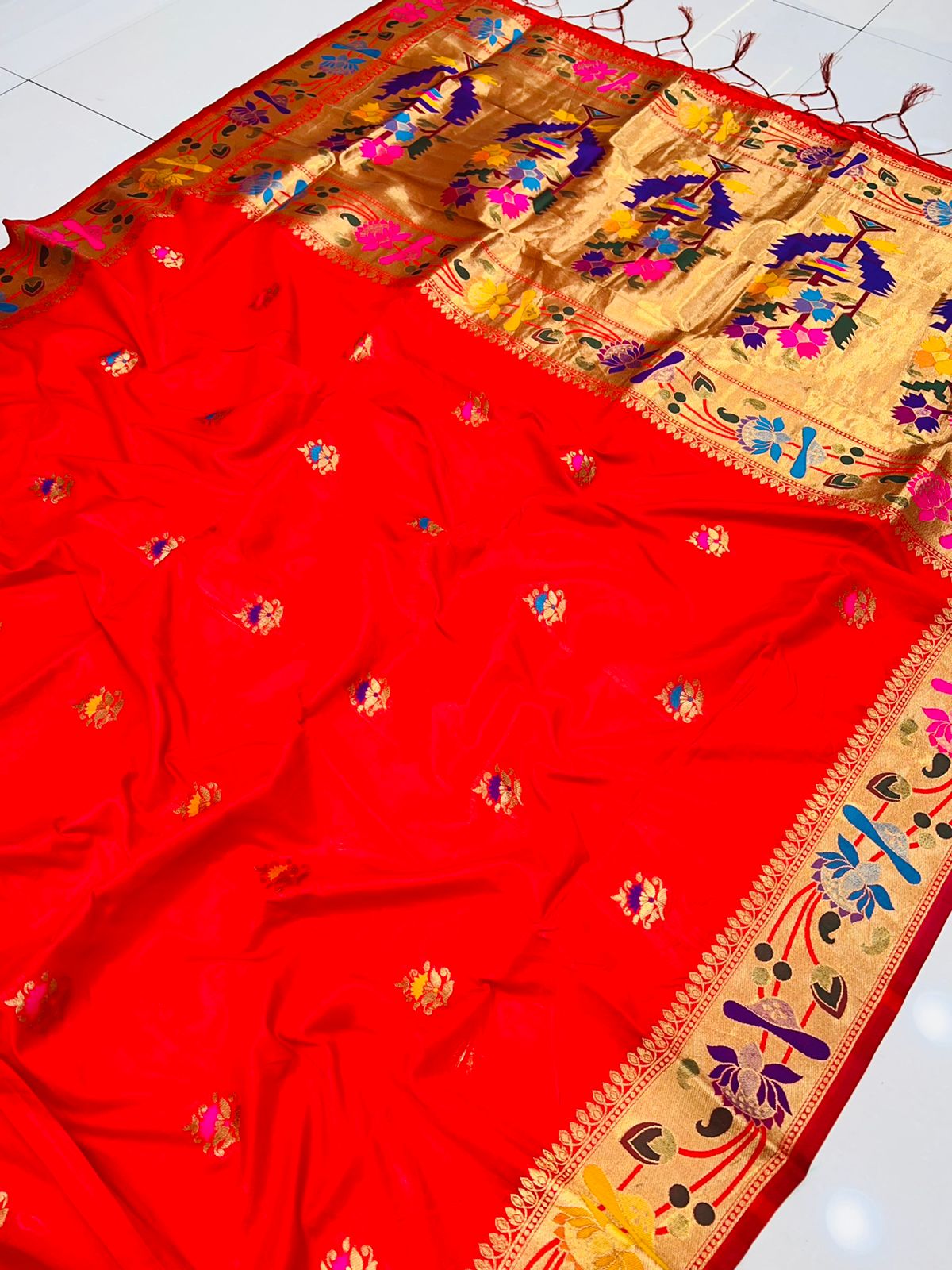 Stunner Red Paithani Silk Saree With Gorgeous Blouse Piece