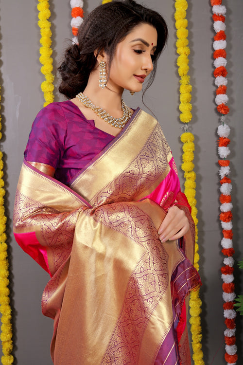 Load image into Gallery viewer, Easy on the eyes Dark Pink Banarasi Silk Saree With Comely Blouse Piece
