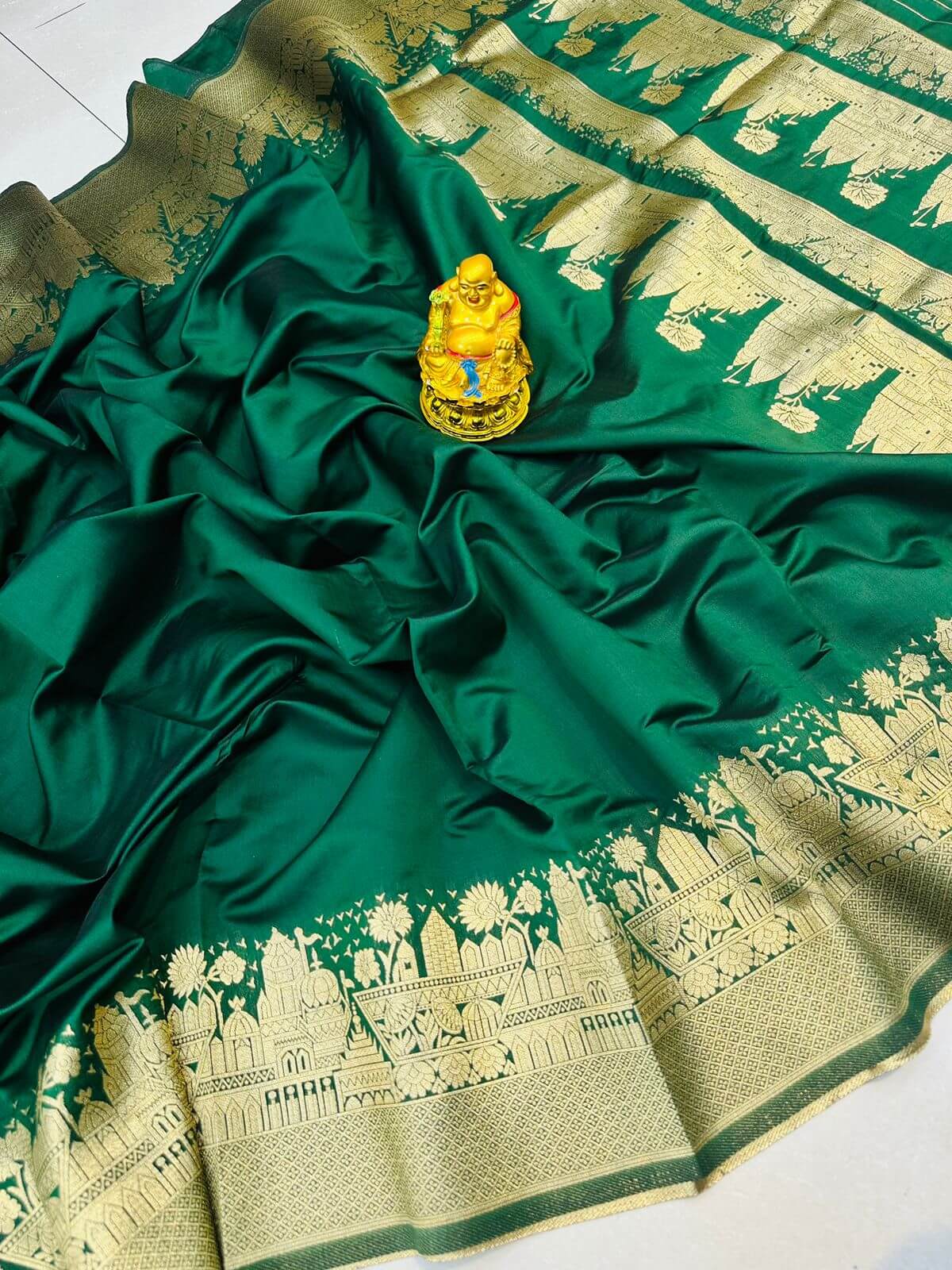 Groovy Dark Green Soft Banarasi Silk Saree With Conflate Blouse Piece