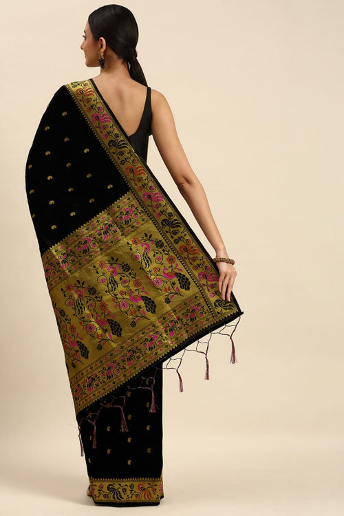 Load image into Gallery viewer, Adoring Black Paithani Silk Saree With Ethnic Blouse Piece
