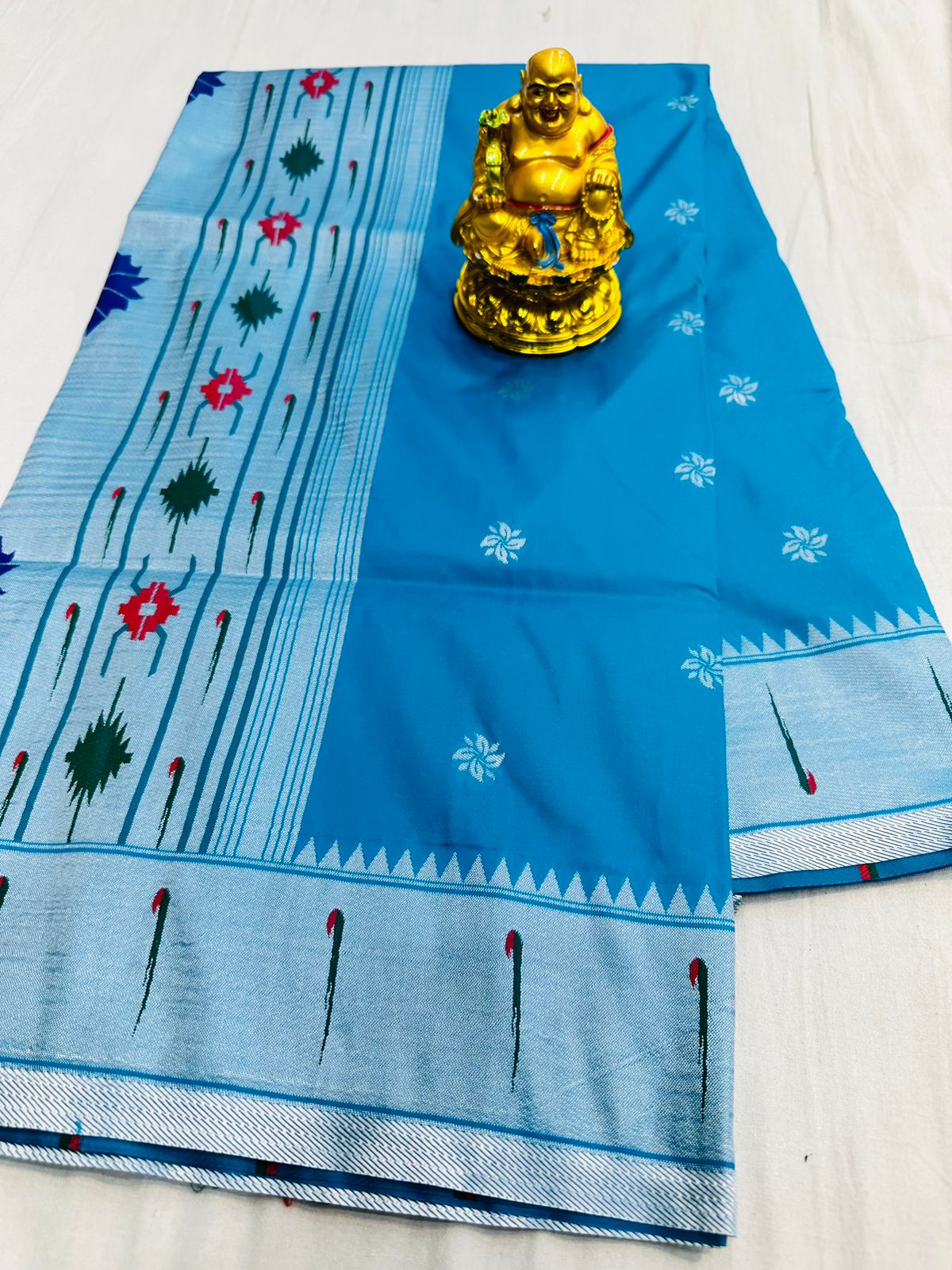 Staggering Firozi Paithani Silk Saree With Magnetic Blouse Piece