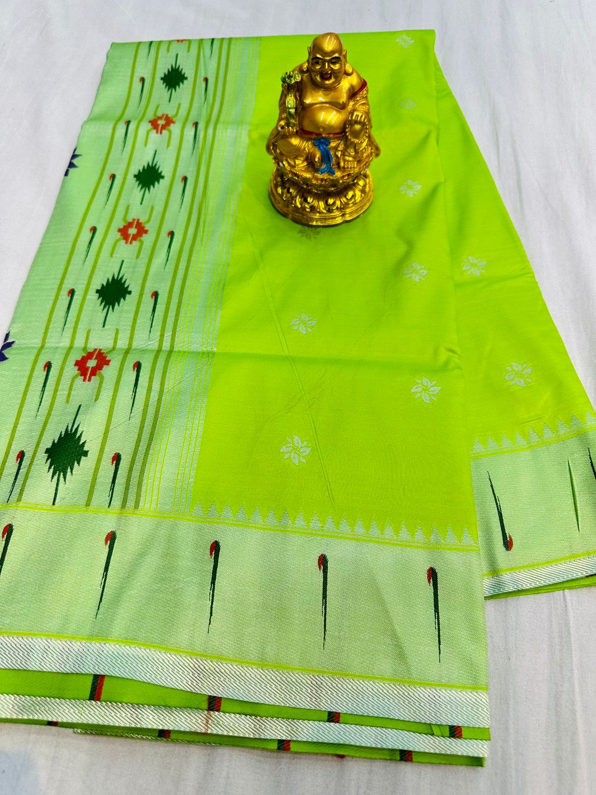 Tempting Parrot Paithani Silk Saree With Effervescent Blouse Piece