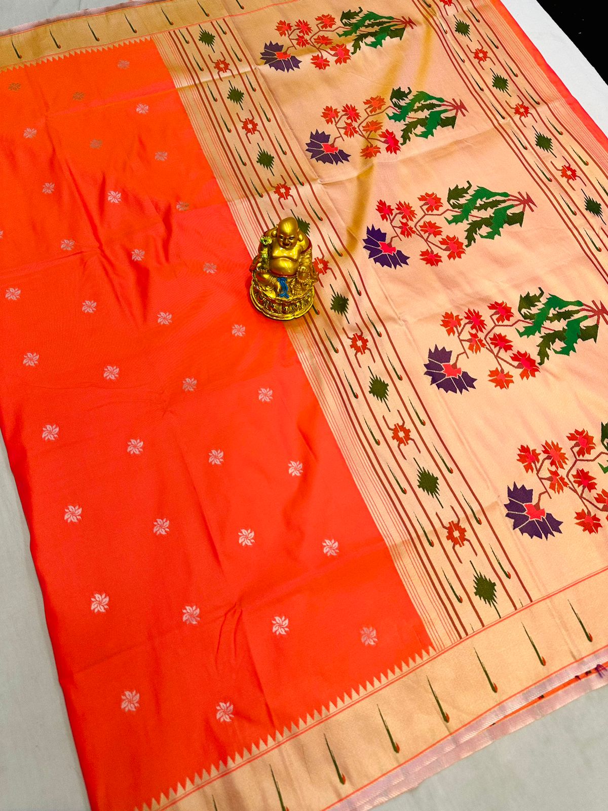 Unequalled Red Paithani Silk Saree With Beauteous Blouse Piece