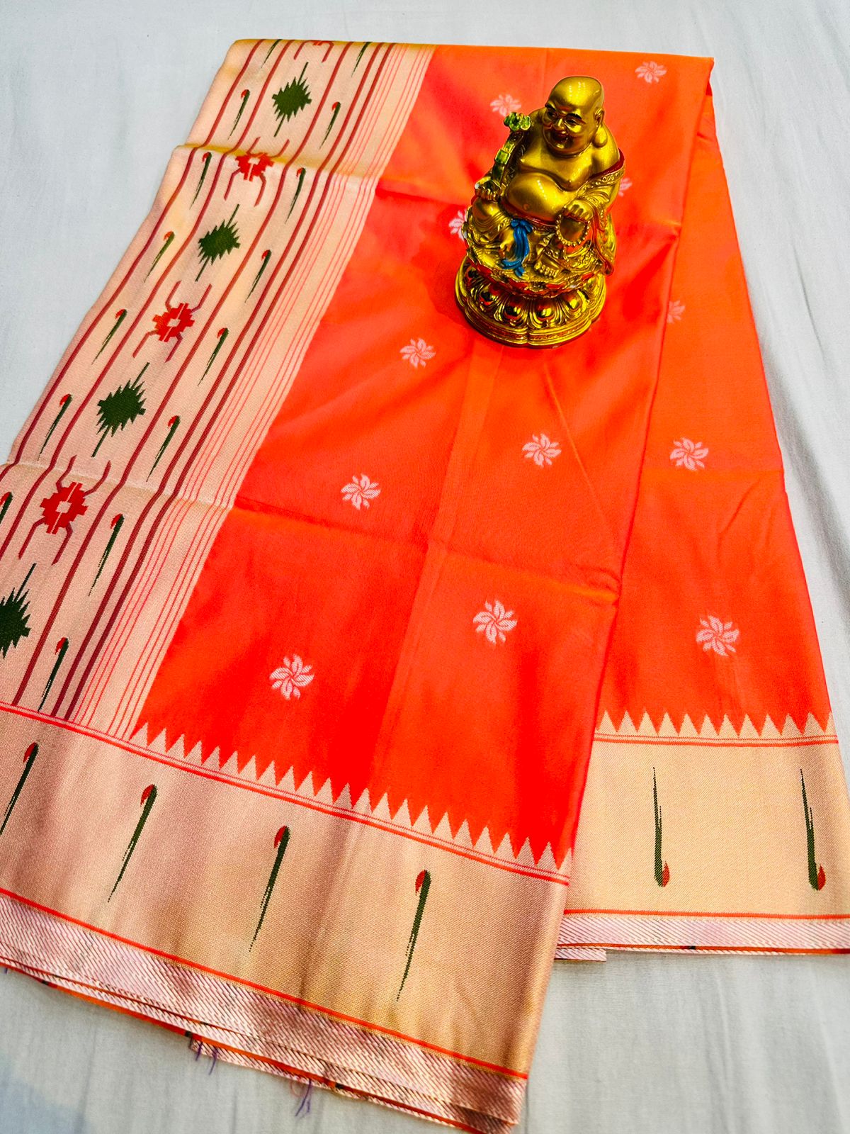 Unequalled Red Paithani Silk Saree With Beauteous Blouse Piece