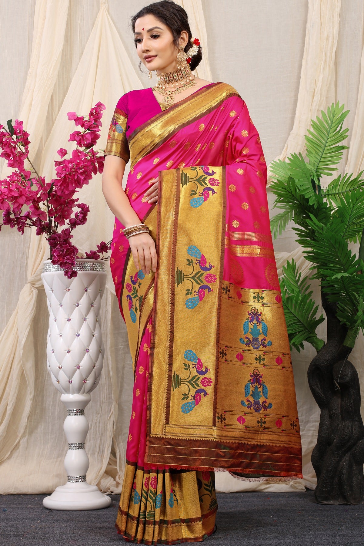 Hypnotic Pink Paithani Silk Saree With Splendorous Blouse Piece