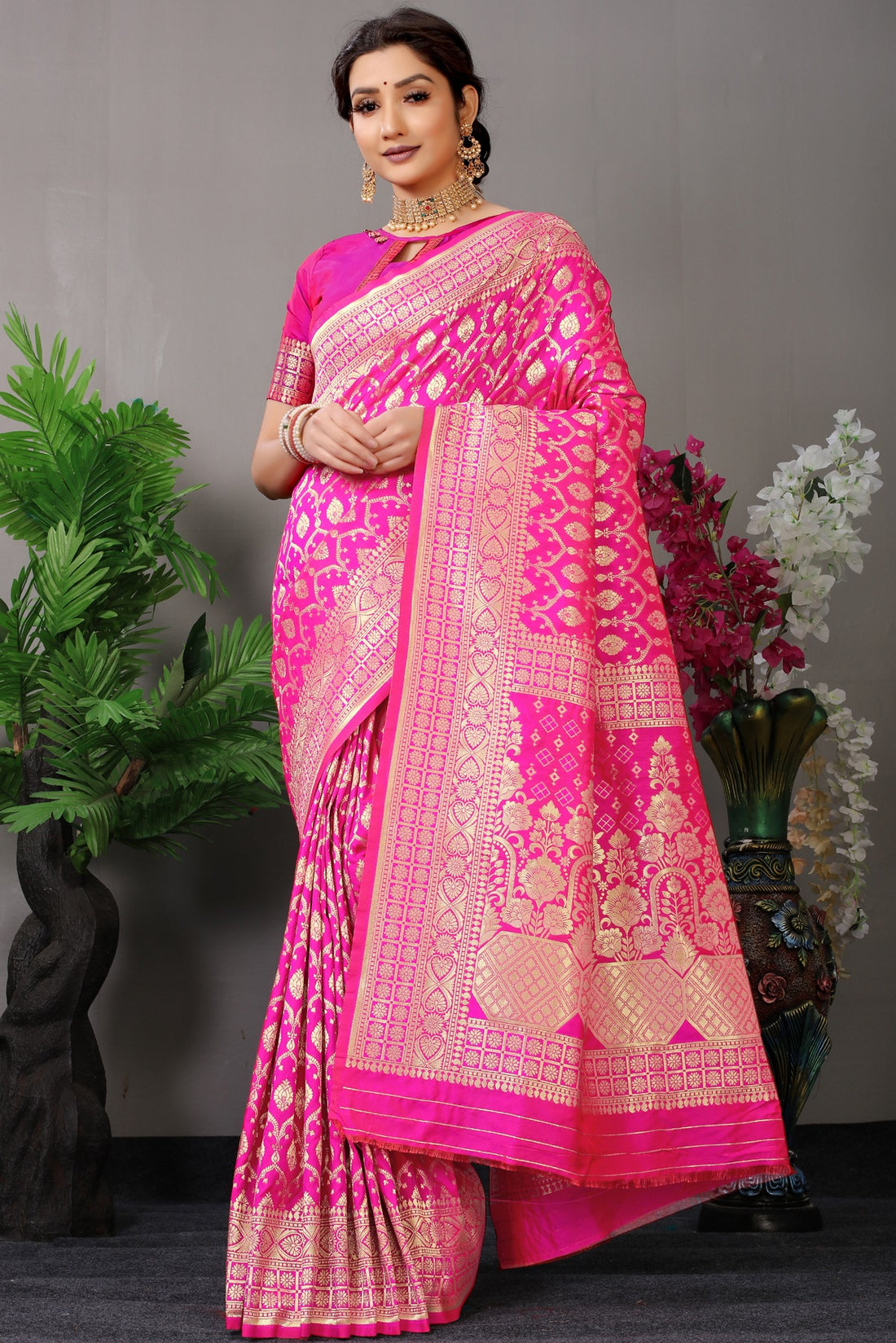 Eye-catching Dark Pink Banarasi Silk Saree With Fairytale Blouse Piece