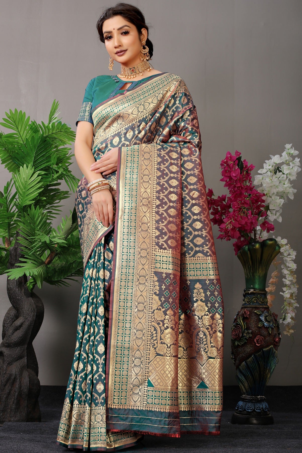 Intricate Rama Banarasi Silk Saree With Fairytale Blouse Piece