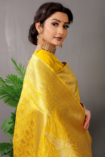 Smart Yellow Banarasi Silk Saree With Fairytale Blouse Piece