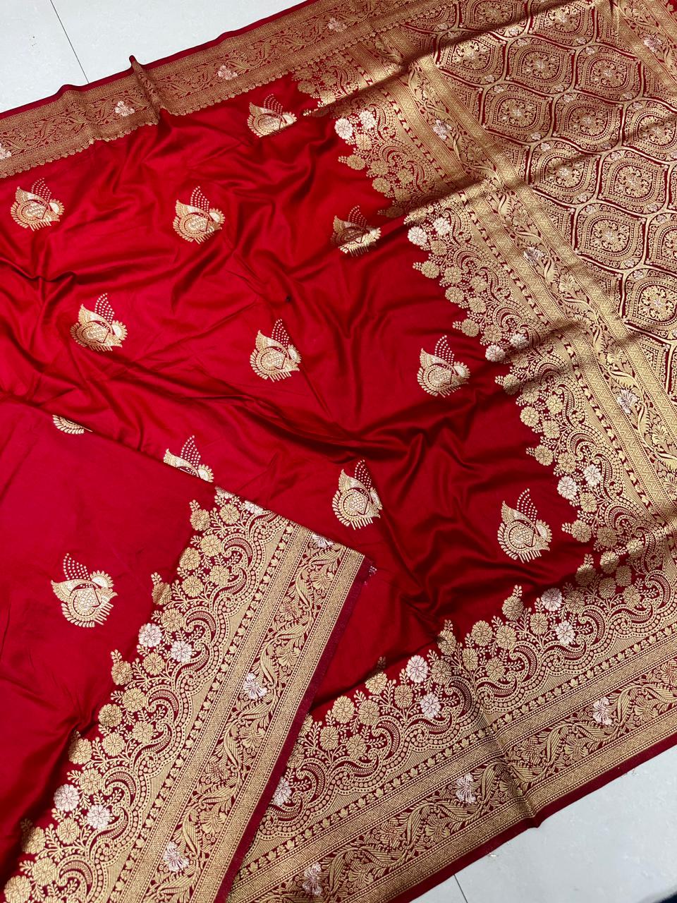 Bewitching Red Banarasi Silk Saree With Splendorous Blouse Piece