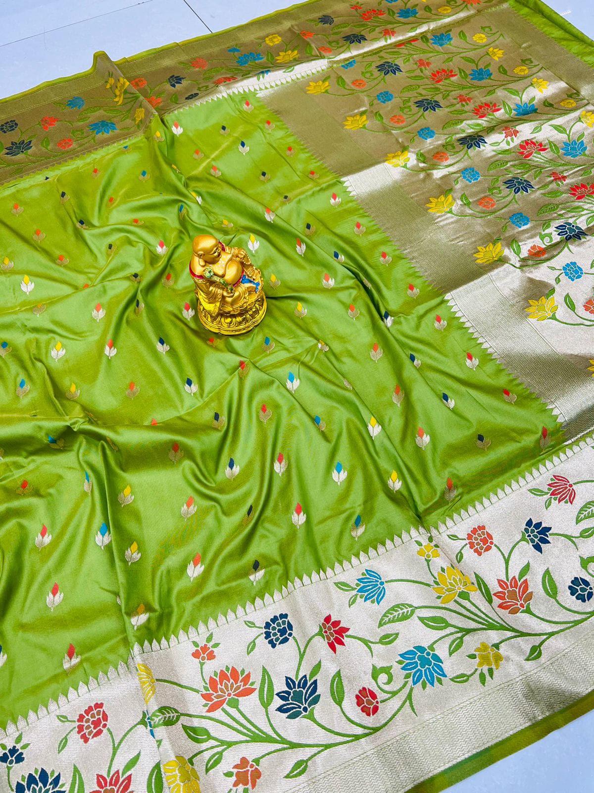 Traditional Green Paithani Silk Saree With Blissful Blouse Piece