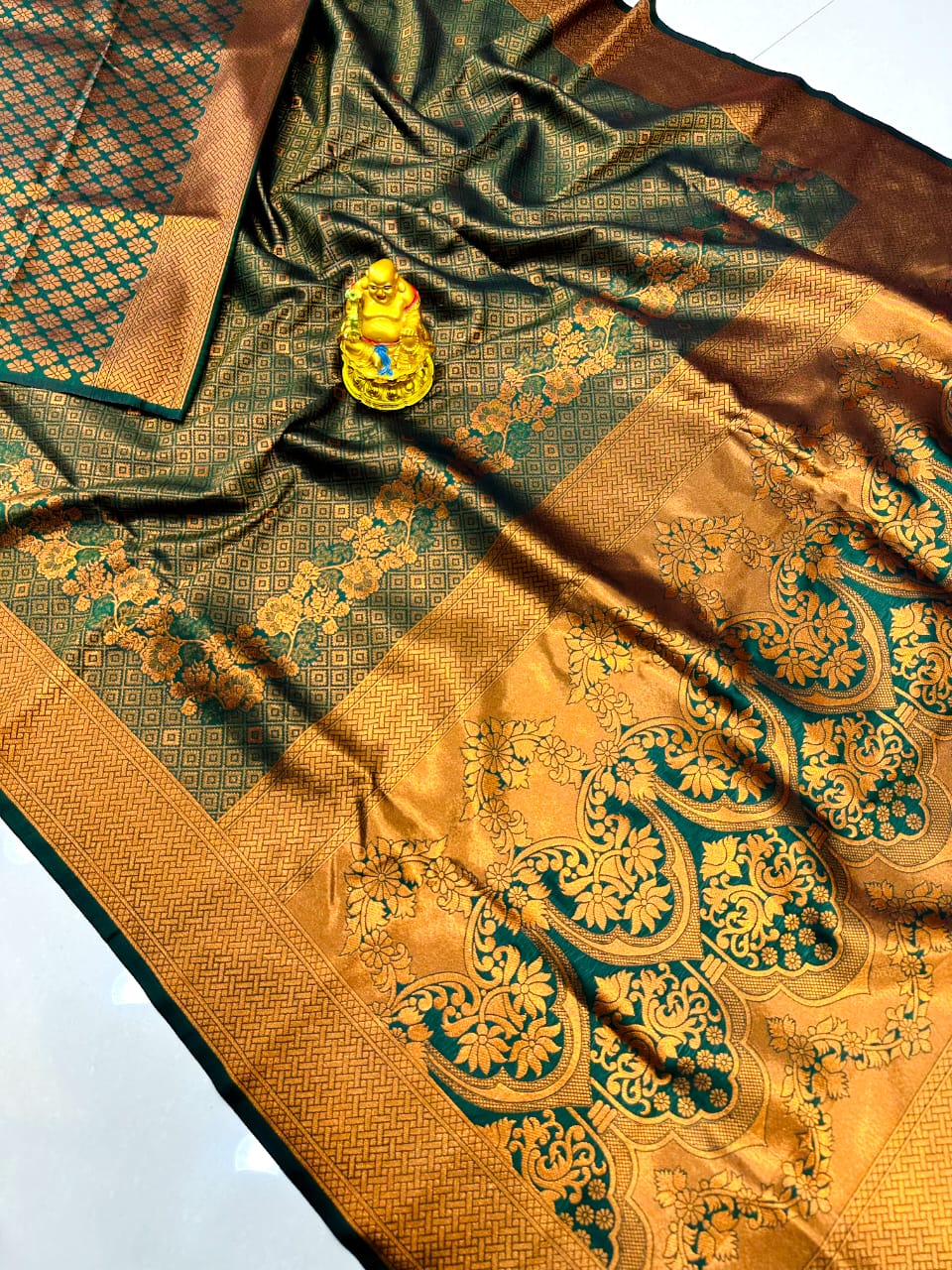 Energetic Dark Green Kanjivaram Silk with Rich Blue Blouse Piece