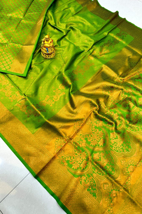Load image into Gallery viewer, Alluring Green Kanjivaram Silk with Rich Blue Blouse Piece
