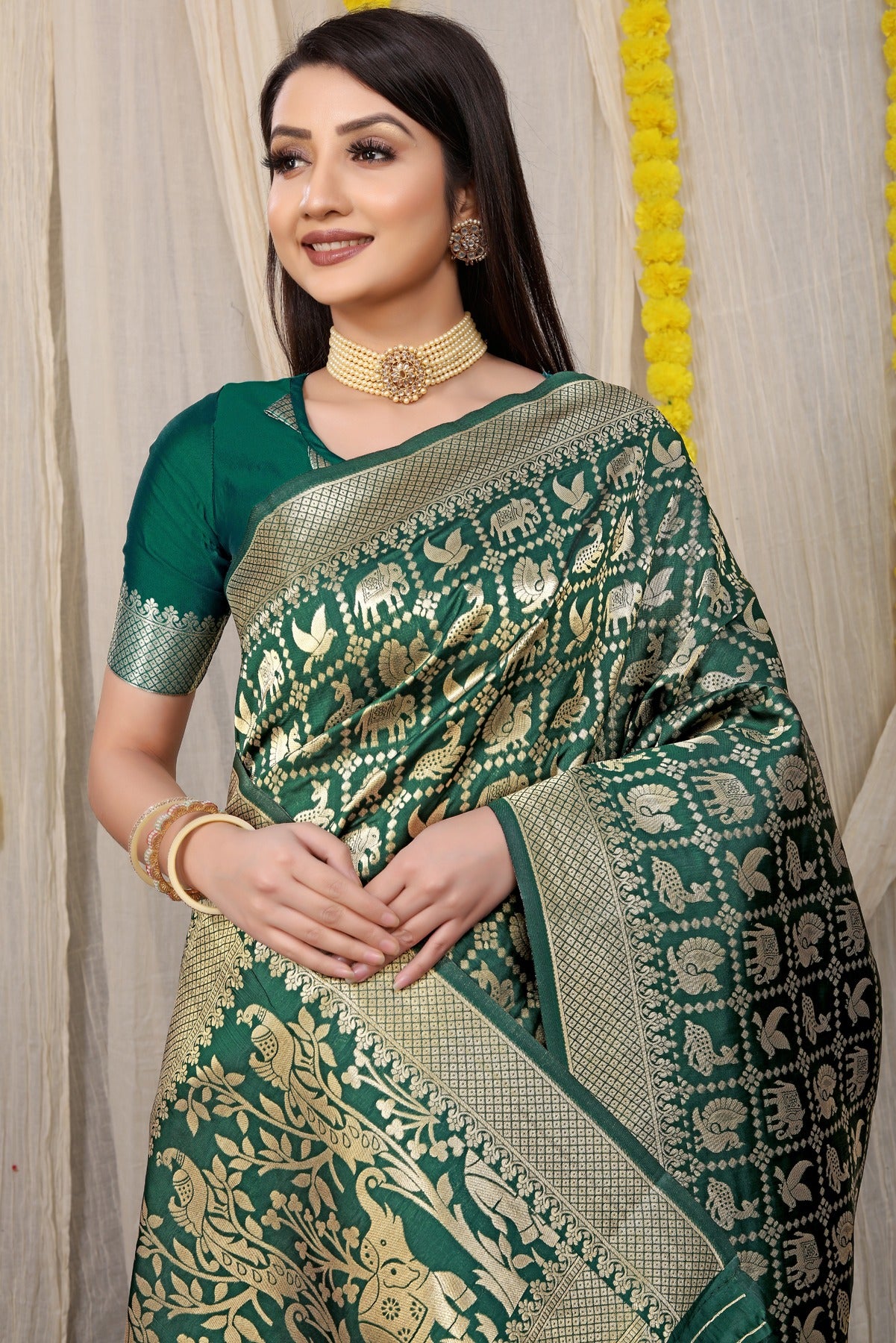 Jazzy Green Banarasi Silk Saree With Sensational Blouse Piece