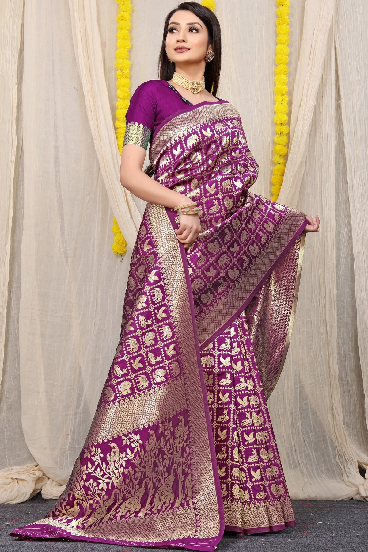 Engrossing Wine Banarasi Silk Saree With Sensational Blouse Piece