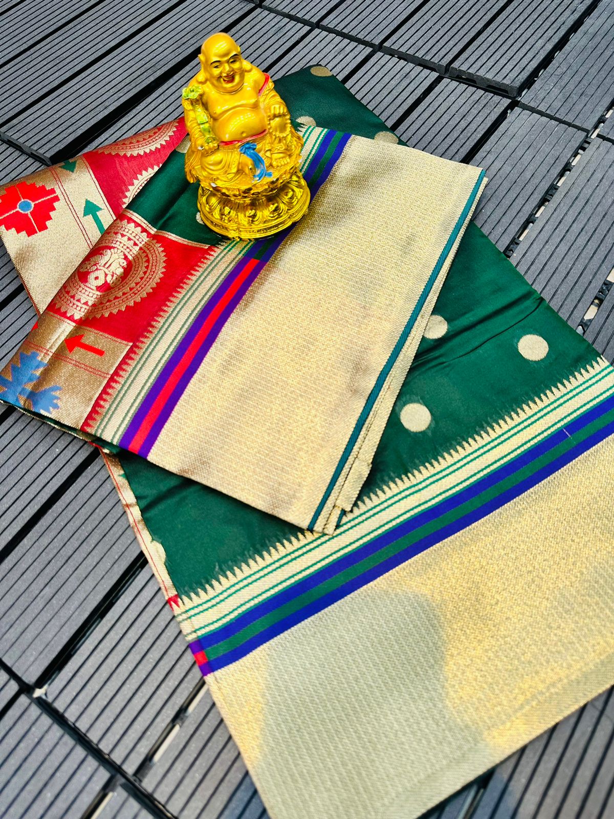 Gossamer Dark Green Paithani Silk Saree With Fancifull Blouse Piece