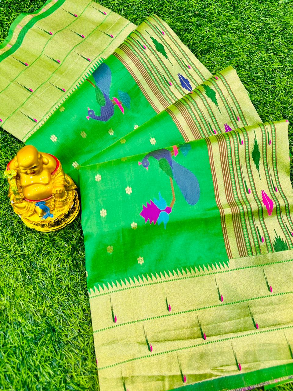 Artistic Green Paithani Silk Saree With Demure Blouse Piece