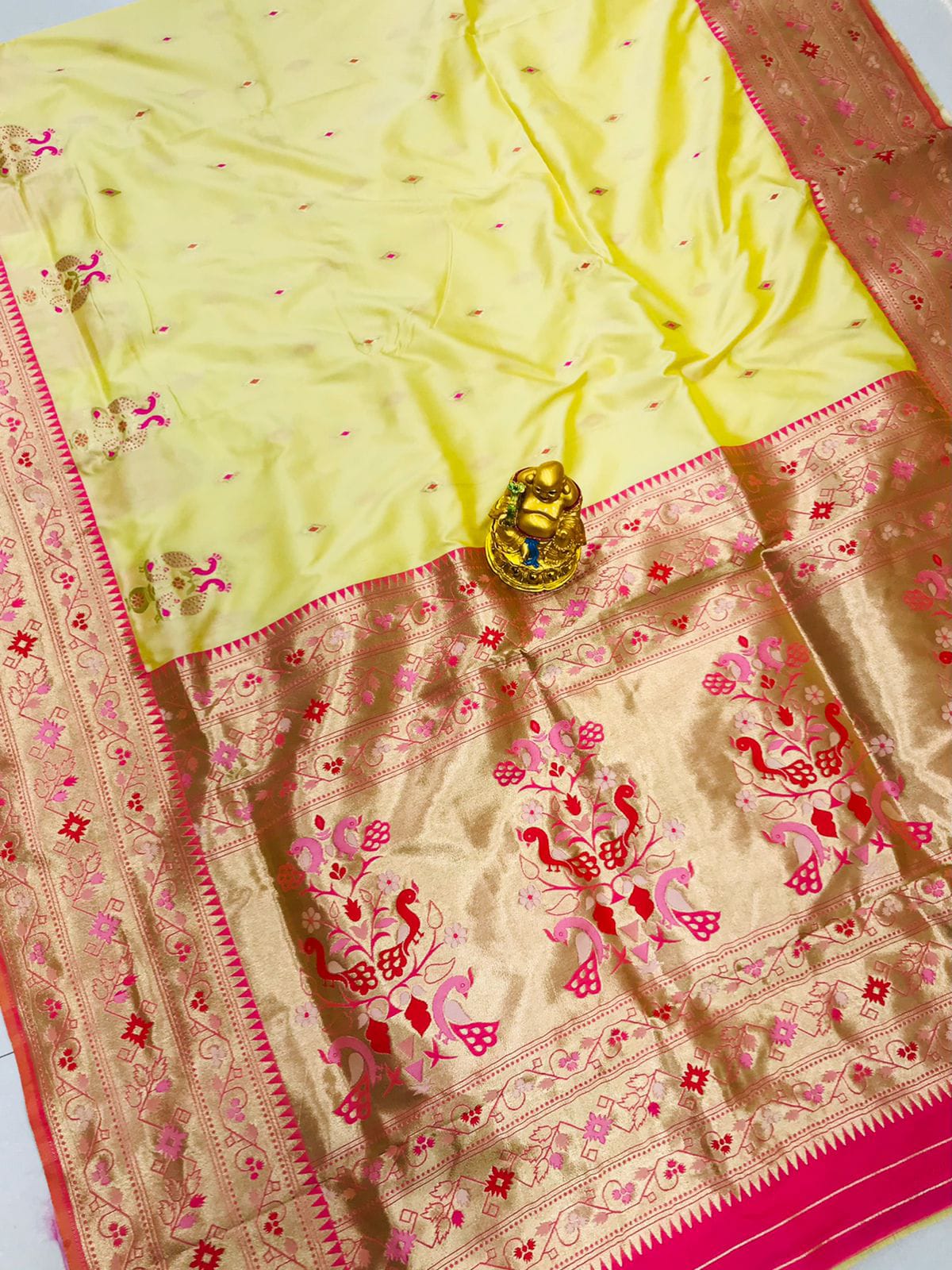 Smart Yellow Paithani Silk Saree With Classy Blouse Piece