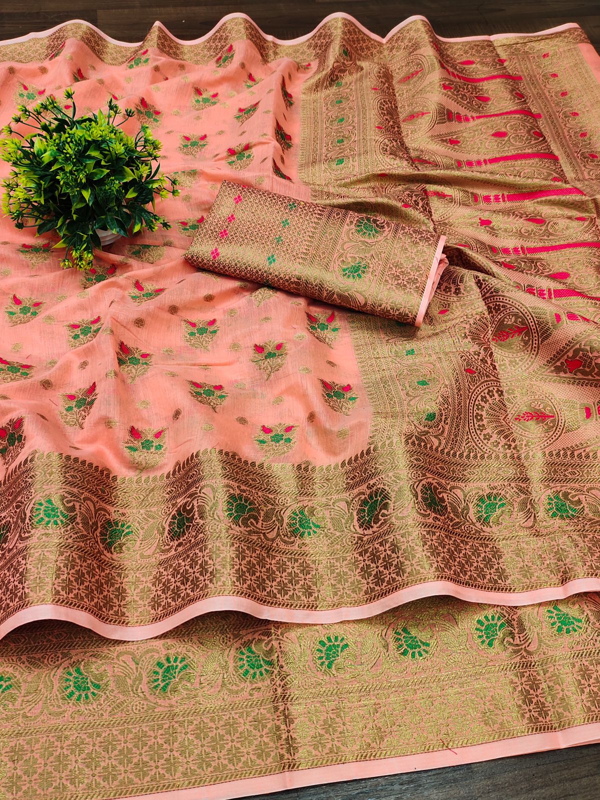 Beleaguer Peach Linen Silk Saree With Sizzling Blouse Piece