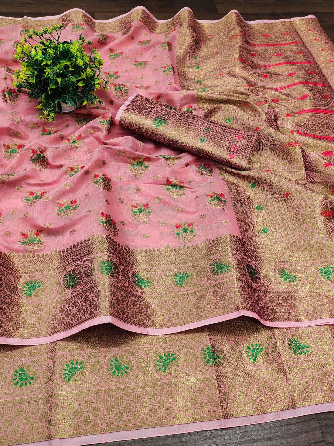 Brood Pink Linen Silk Saree With Sizzling Blouse Piece