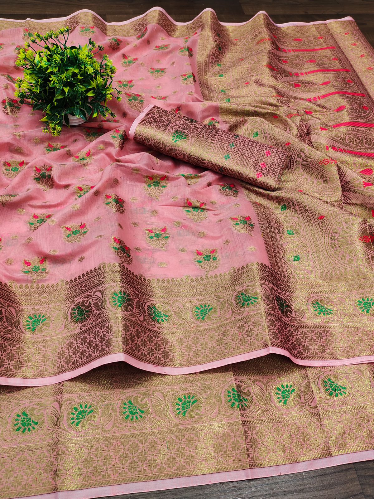 Brood Pink Linen Silk Saree With Sizzling Blouse Piece