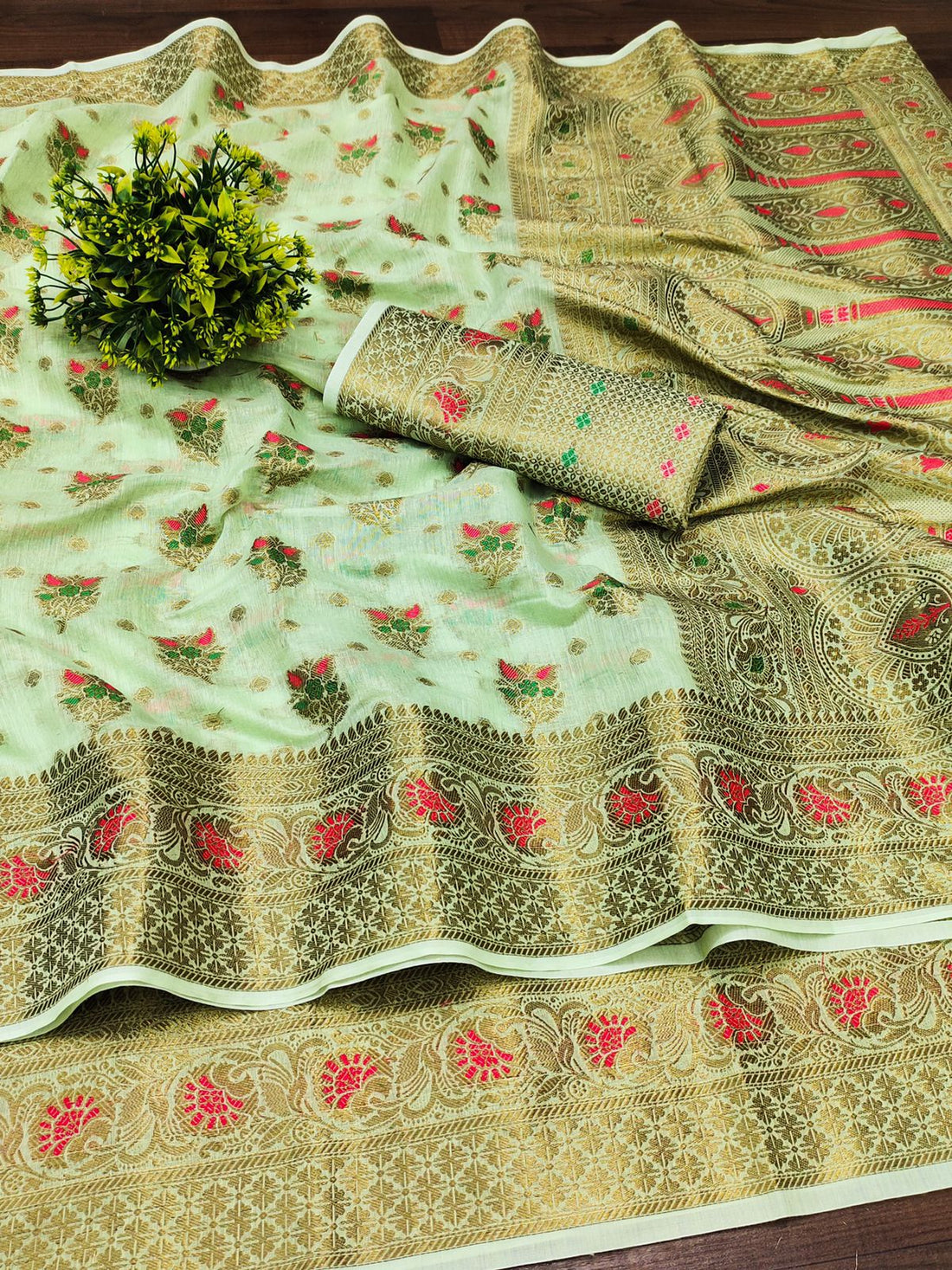 Bucolic Pista Linen Silk Saree With Sizzling Blouse Piece