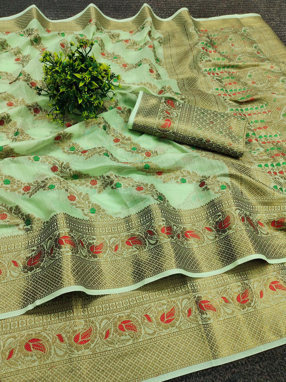 Prominent Green Linen Silk With Stylish Blouse Piece