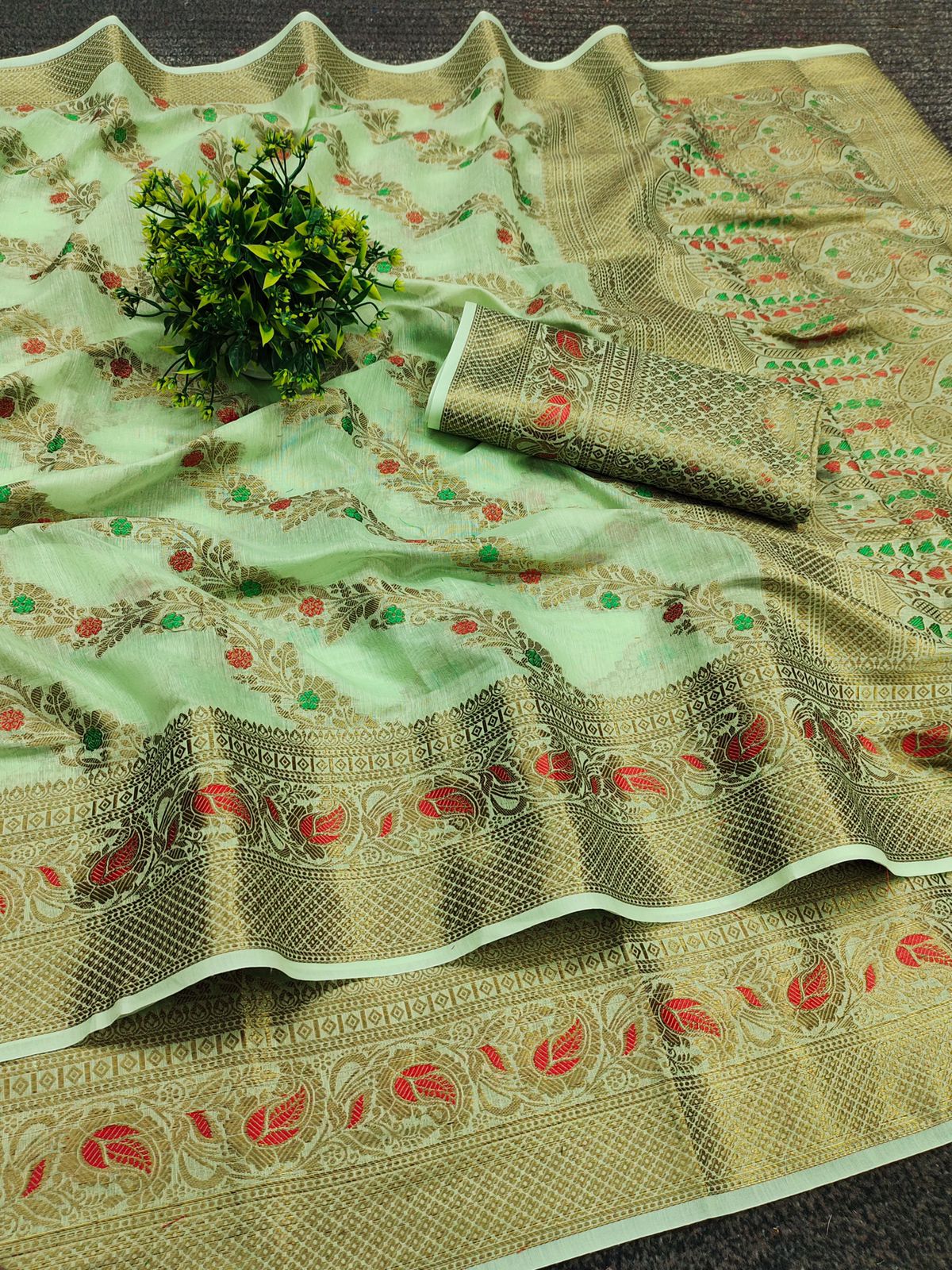 Prominent Green Linen Silk With Stylish Blouse Piece