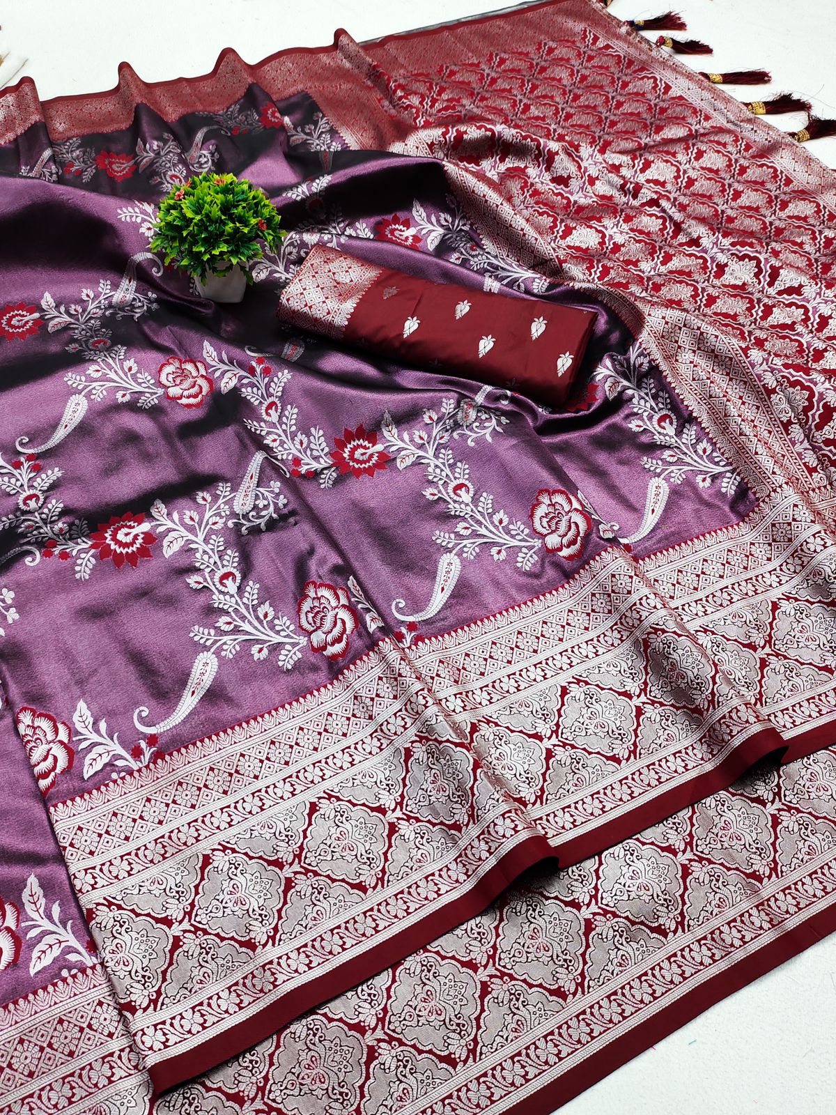 Invaluable Purple Kanjivaram Silk Saree With Snappy Blouse Piece