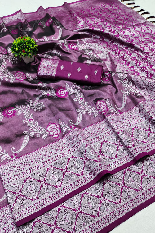 Load image into Gallery viewer, Glowing Purple Kanjivaram Silk Saree With Snappy Blouse Piece
