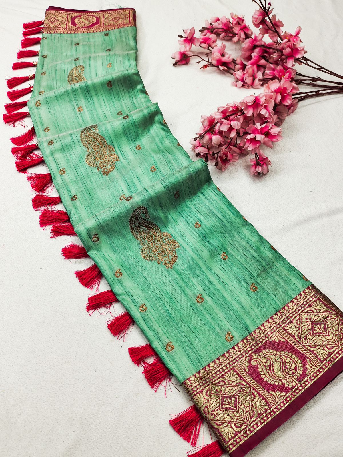 Mesmeric Sea Green Soft Banarasi Silk Saree With Opulent Blouse Piece